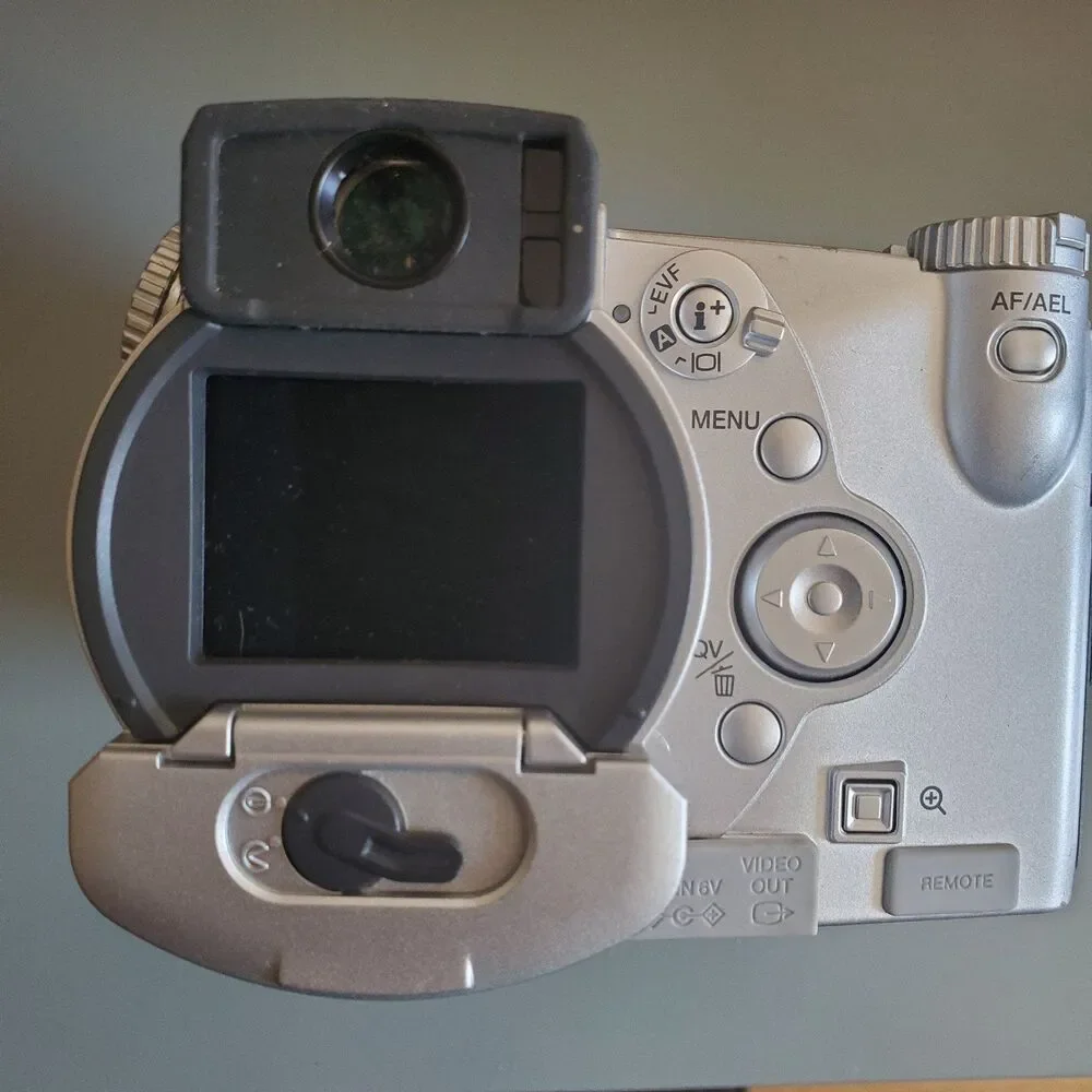 Minolta dimage 7 Camera for PARTS ONLY
